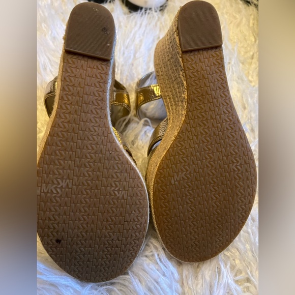 Michael Kors Metallic Gold wedge - Picture 6 of 6